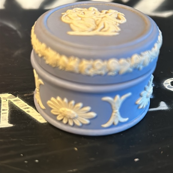 Vintage Wedgwood Blue Jasperware Mini Trinket Ring Box - Picture 2 of 7